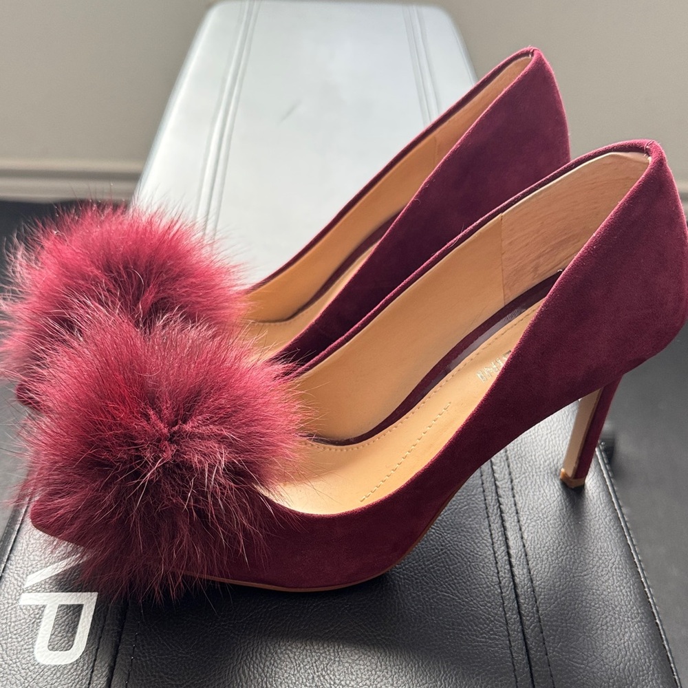 Gianni Bini Burgundy Suede Pumps Real Fox Fur Pom Pom Heels Size 8.5M